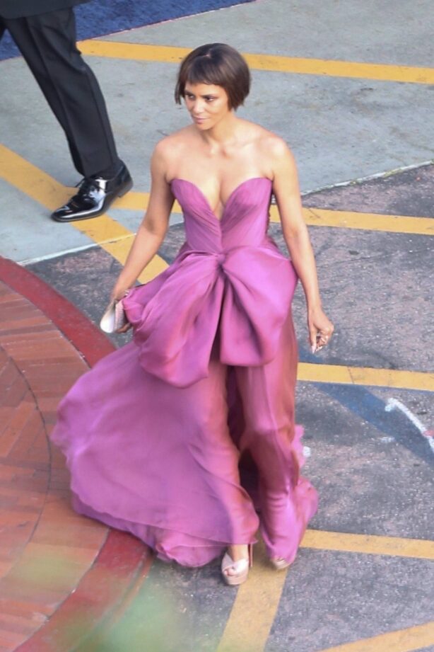Halle Berry - On her make-up at 2021 Academy Awards at Union Station in Los Angeles