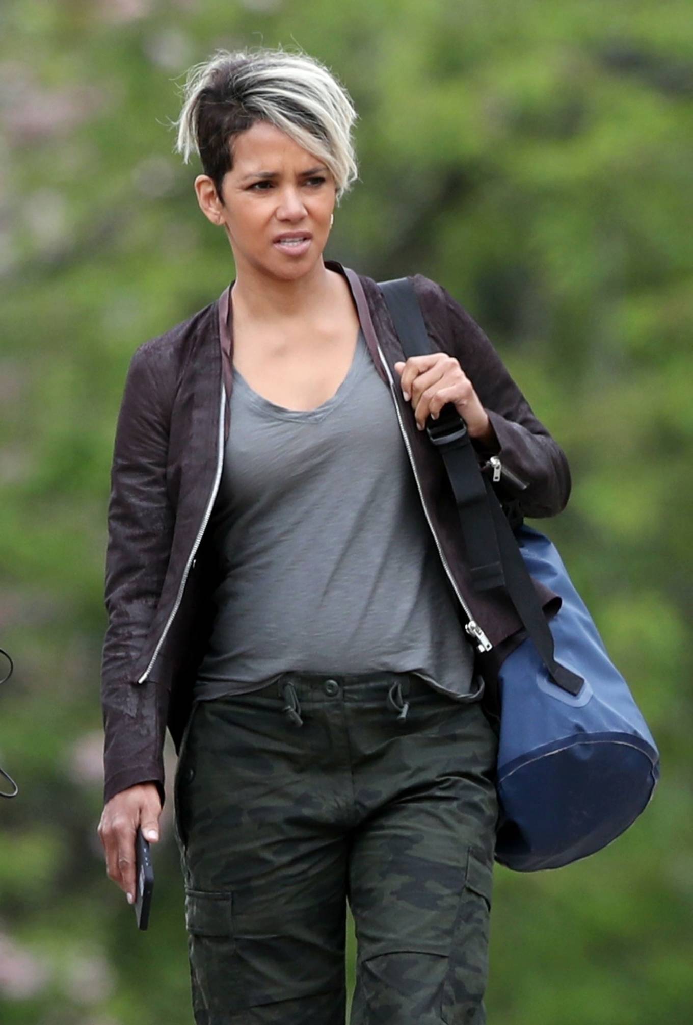 Halle Berry - Seen in Hyde Park on the set of 'Our Man From Jersey' in London