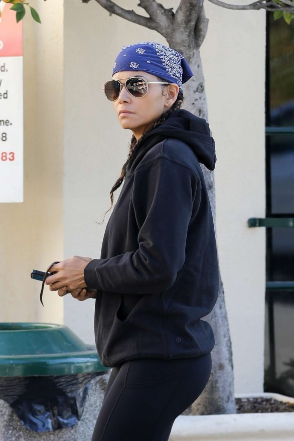 Halle Berry - Shopping candids in Los Angeles