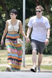 Halsey and Evan Peters - Getting lunch at Main Beach on the Gold Coast in Australia