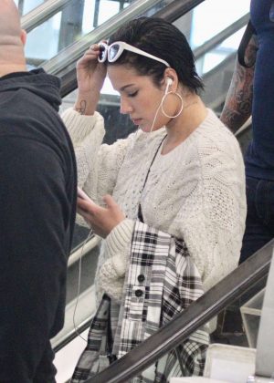 Halsey - Arrives at Airport in Sydney