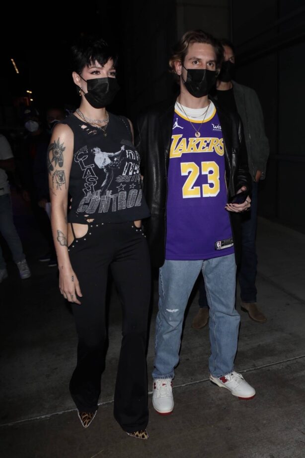 Halsey - attends the Lakers game with her husband Alev Aydin in Los Angeles
