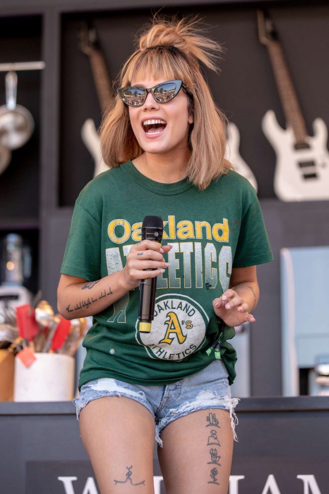 Halsey - During BottleRock Music Festival at Napa Valley Expo