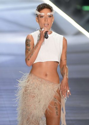 Halsey - Performs at 2018 Victoria's Secret Fashion Show in NYC