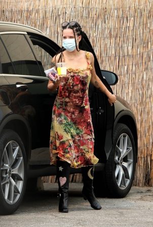 Halsey - Spotted arriving at a studio in Los Angeles