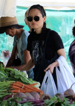 Hana Mae Lee - Shopping at Farmers Market in Los Angeles