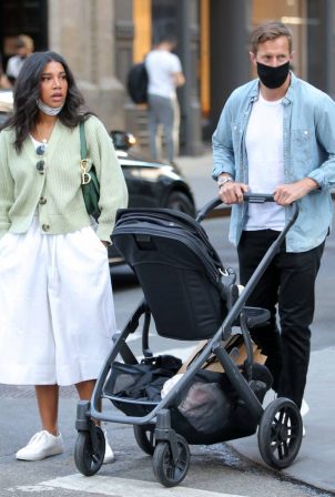 Hannah Bronfman - Out for a stroll in Soho - New York