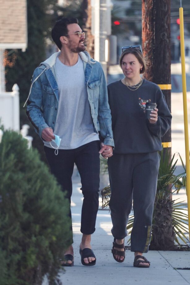 Hannah Brown - Spotted holding boyfriend Adam Woolard's hand in Los Angeles