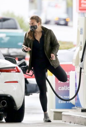 Hannah Brown - Stops at a gas station in Los Angeles