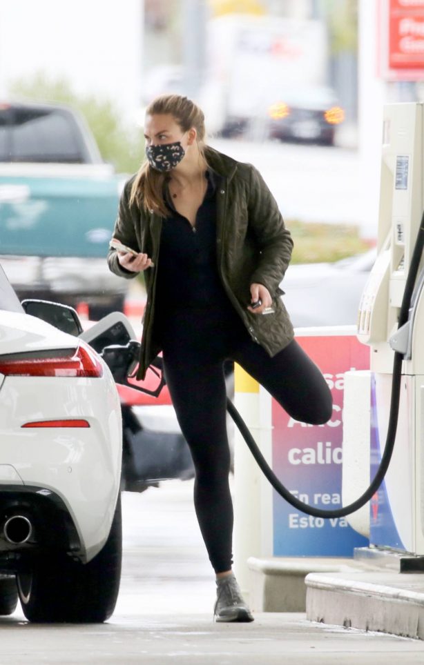Hannah Brown - Stops at a gas station in Los Angeles