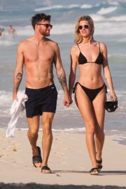 Hannah Cooper in black bikini and Joel Dommett Enjoy a Day in Mexico
