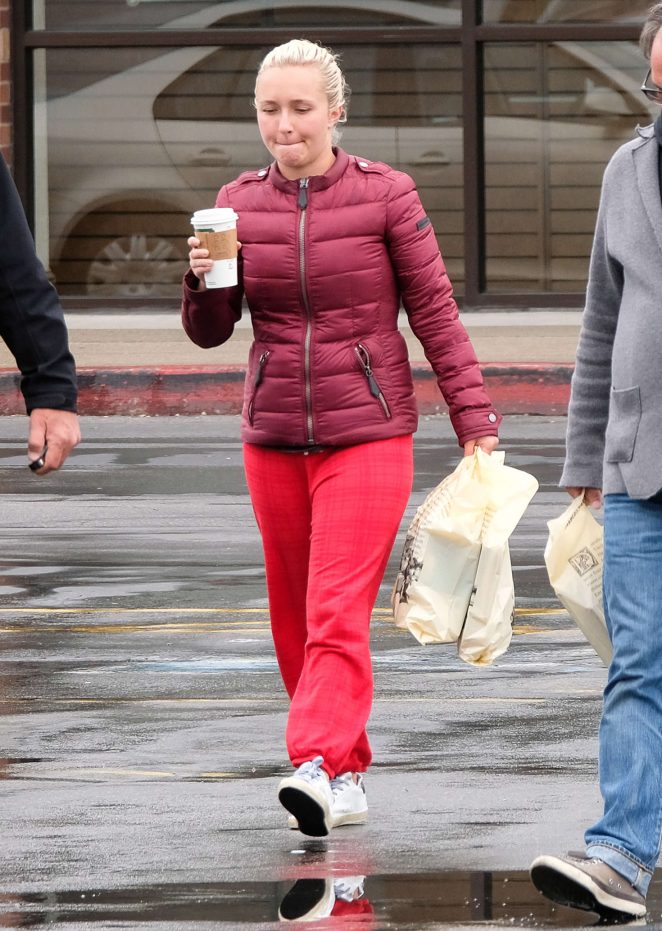 Hayden Panettiere in Red Sweats Out in Utah