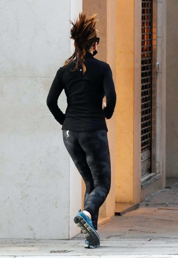 Hayley Atwell - Out for a jog in Venice