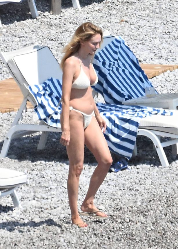 Heather Graham - In a bikini with boyfriend John de Neufville on holiday on the Amalfi Coast