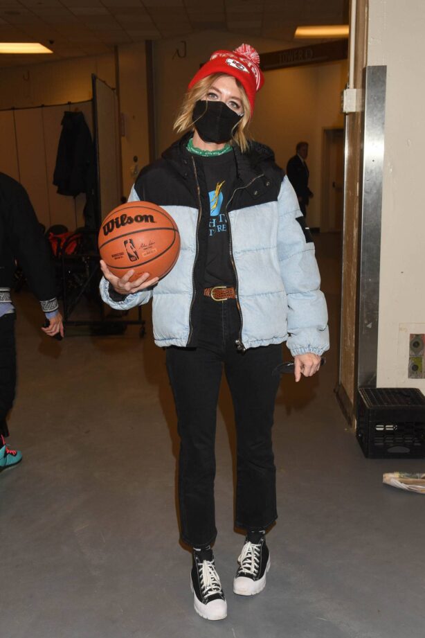 Heidi Gardner - Pictured at San Antonio Spurs v New York Knicks Basketball Game in New York