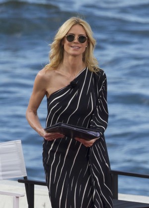 Heidi Klum - Hosts episode of Germany's Next Top model in Sydney Harbour