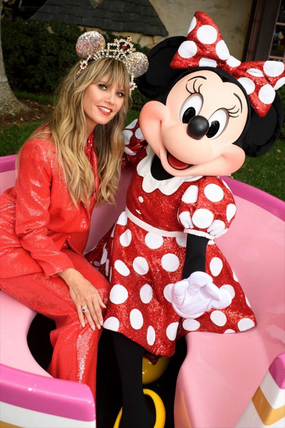 Heidi Klum - Poses with Minnie Mouse for Disney Designer Collection
