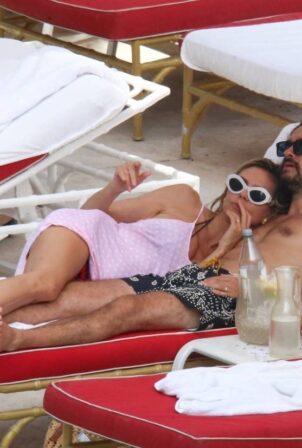 Heidi Klum - With Tom Kaulitz at the pool in Miami Beach