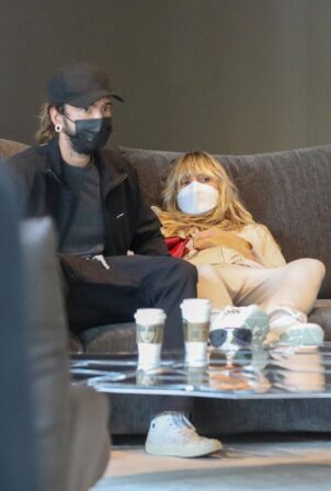 Heidi Klum - With Tom Kaulitz test couches for comfort at Edra in West Hollywood