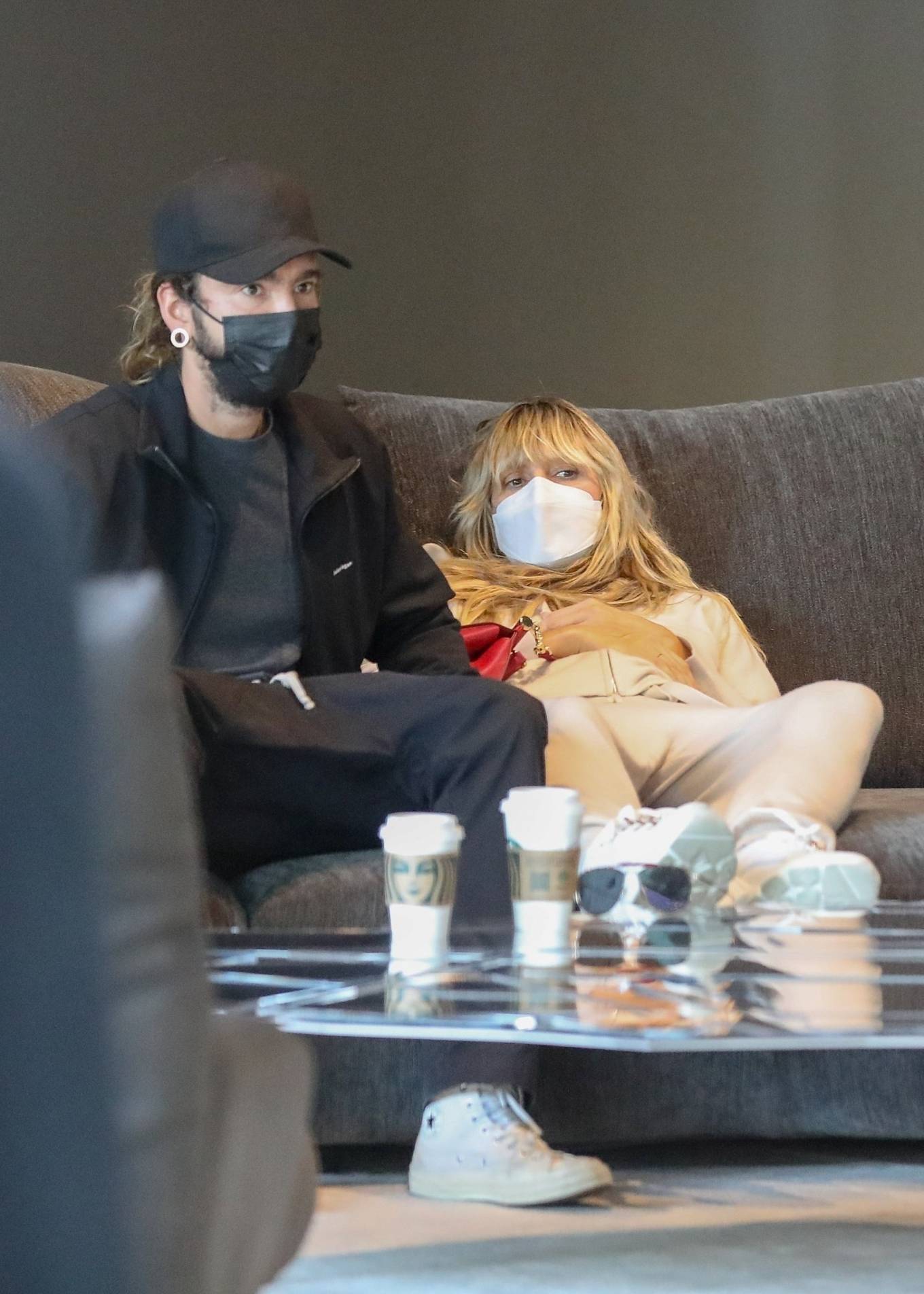 Heidi Klum - With Tom Kaulitz test couches for comfort at Edra in West Hollywood