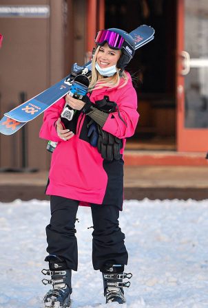 Heidi Montag - Goes skiing as they film 'The Hills: New Beginnings' in Lake Tahoe
