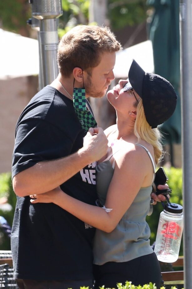 Heidi Montag - Have a romantic sushi lunch in Pacific Palisades
