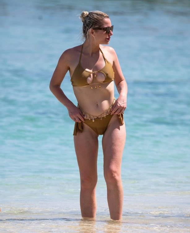 Helen Flanagan - Seen in a bikini in Barbados