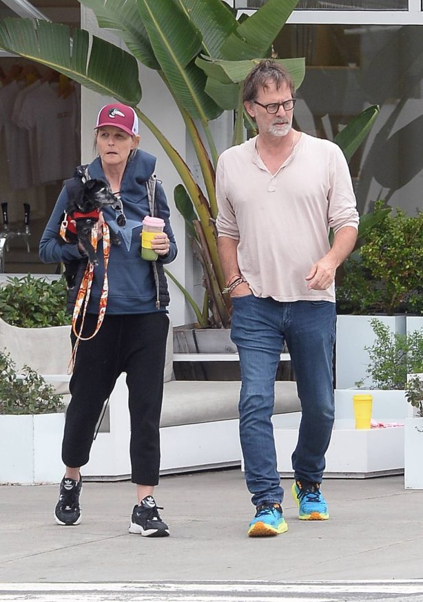 Helen Hunt - With boyfriend Jeffrey Nordling looking at houses with a realtor in LA
