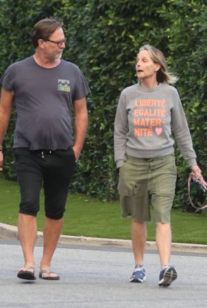Helen Hunt - With her beau Jeffrey Nordling on a walk in Los Angeles