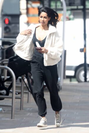 Hemma Kathrecha - Out and about in London