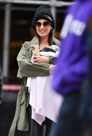 Hilaria Baldwin - Steps out with her newborn in New York