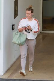 Hilary Duff - Arrives at a medical building in Beverly Hills
