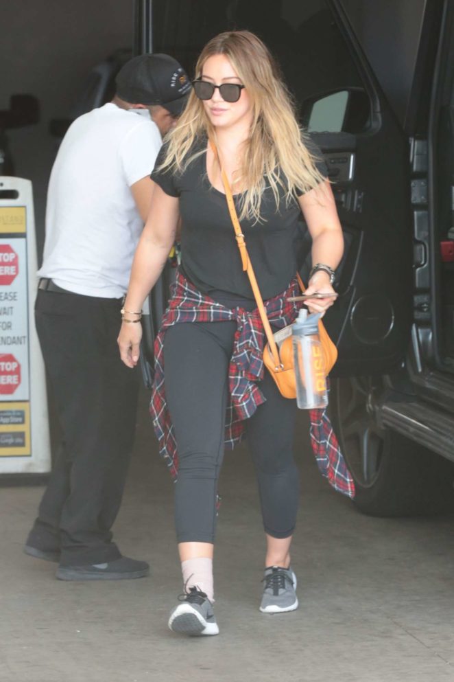 Hilary Duff arrives at Rise Nation for a morning workout in LA