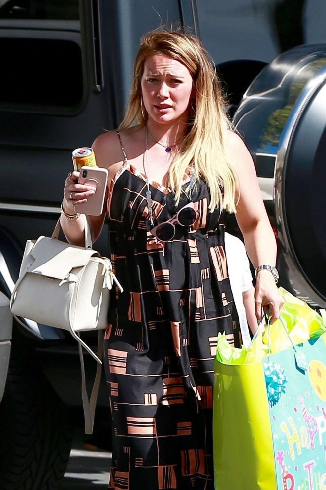 Hilary Duff - Arrives for a friends birthday party in Sherman Oaks