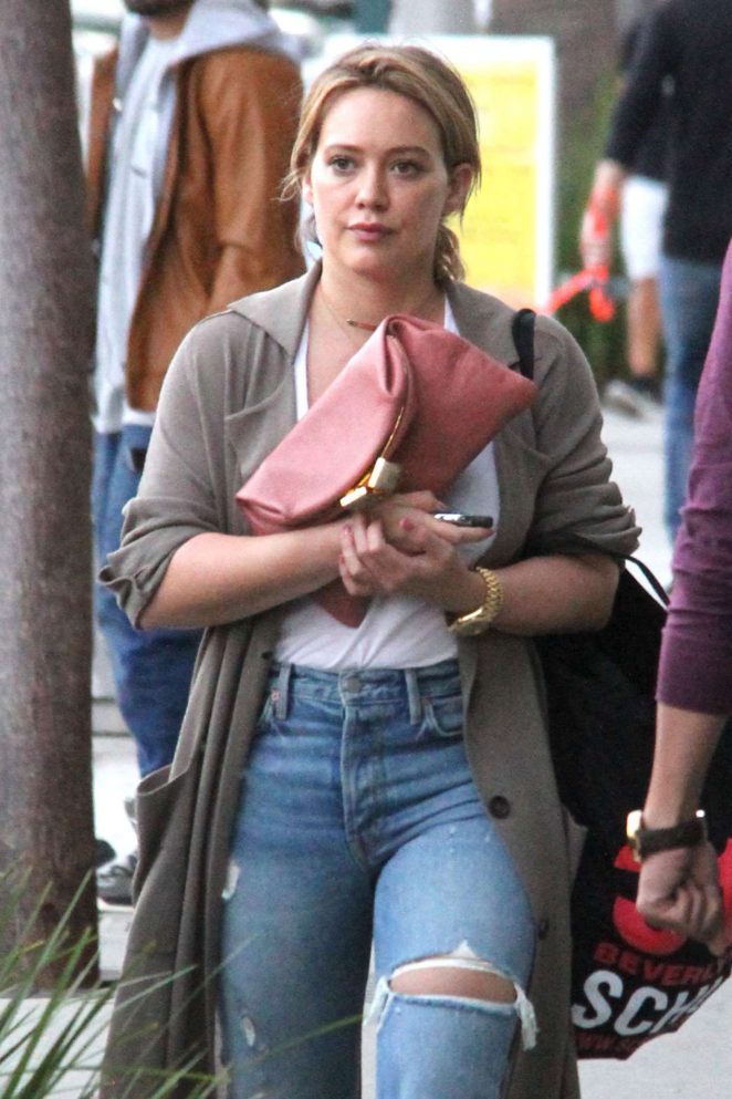 Hilary Duff - Arrives to The Four Seasons Hotel in Beverly Hills