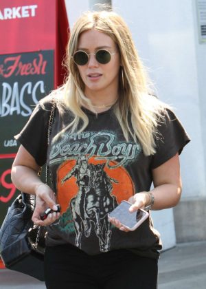 Hilary Duff at Bristol Farms in Los Angeles