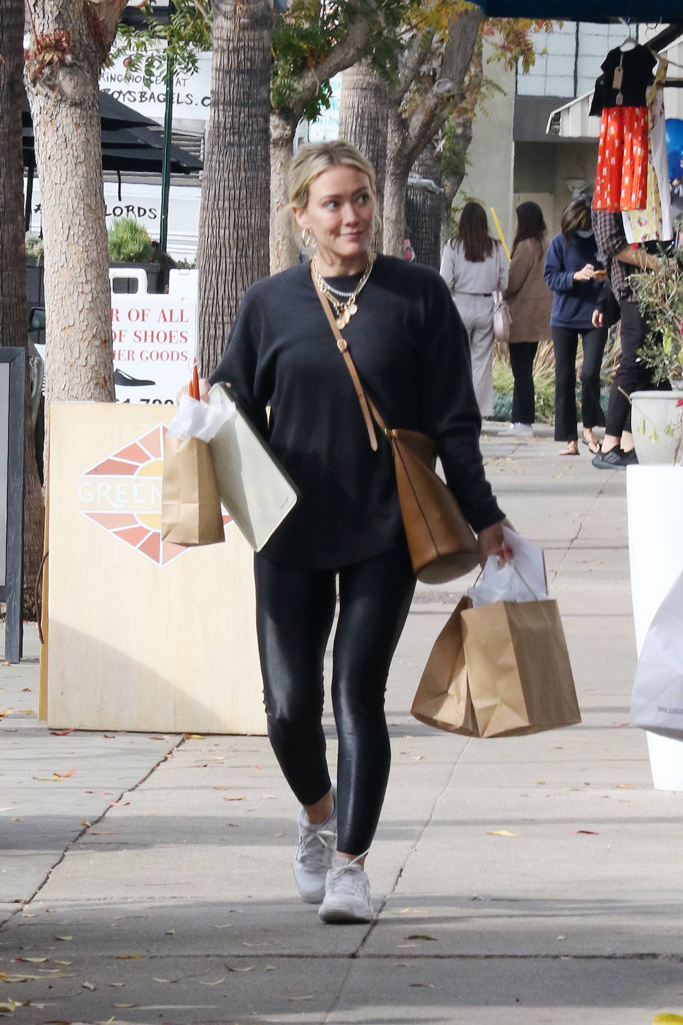 Hilary Duff 2022 : Hilary Duff – Buying Christmas supplies in Los Angeles-04