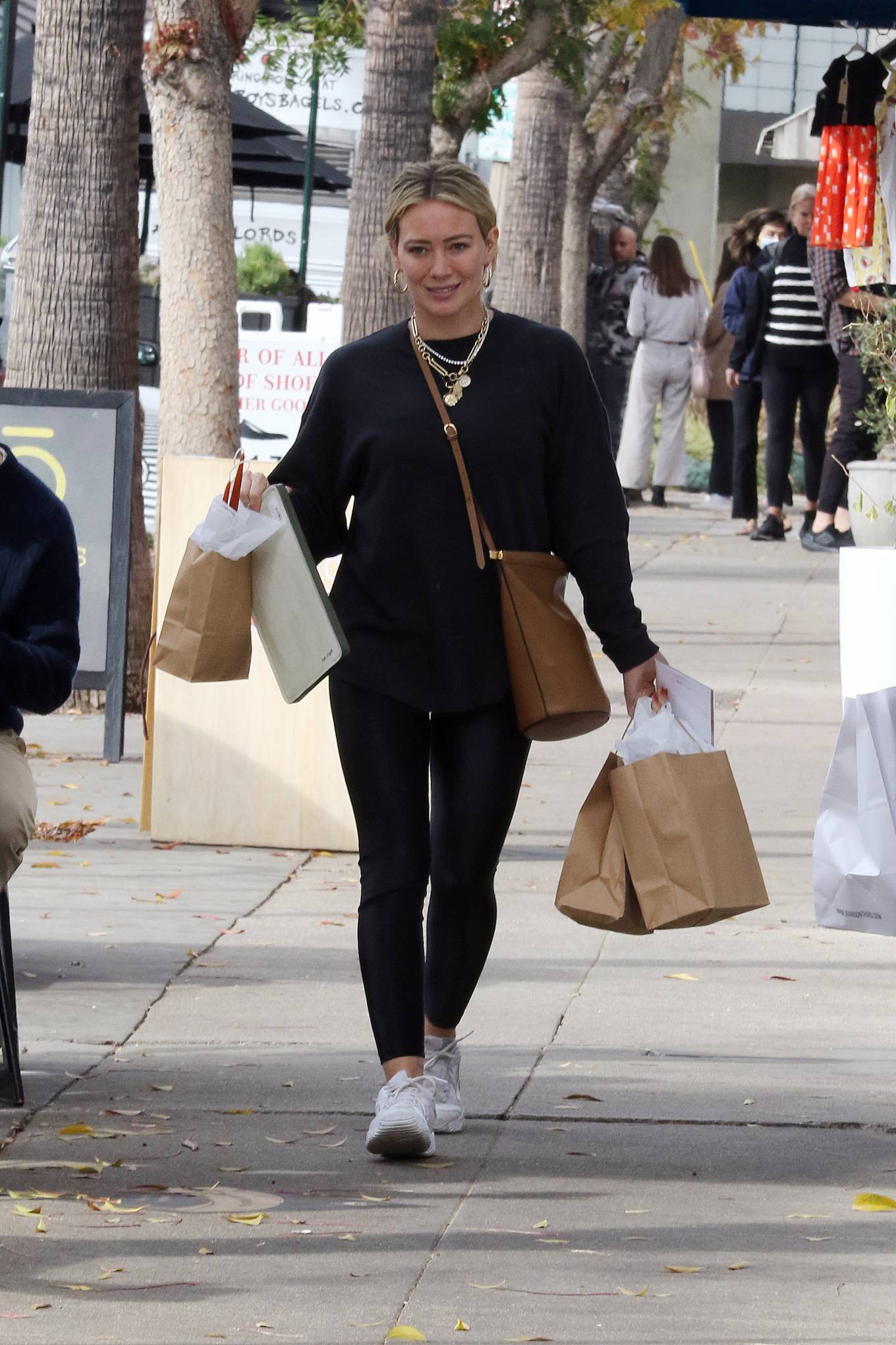 Hilary Duff 2022 : Hilary Duff – Buying Christmas supplies in Los Angeles-08