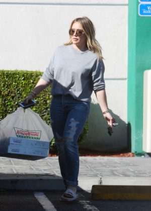 Hilary Duff - Buying some pastries from Krispy Kreme in Beverly Hills