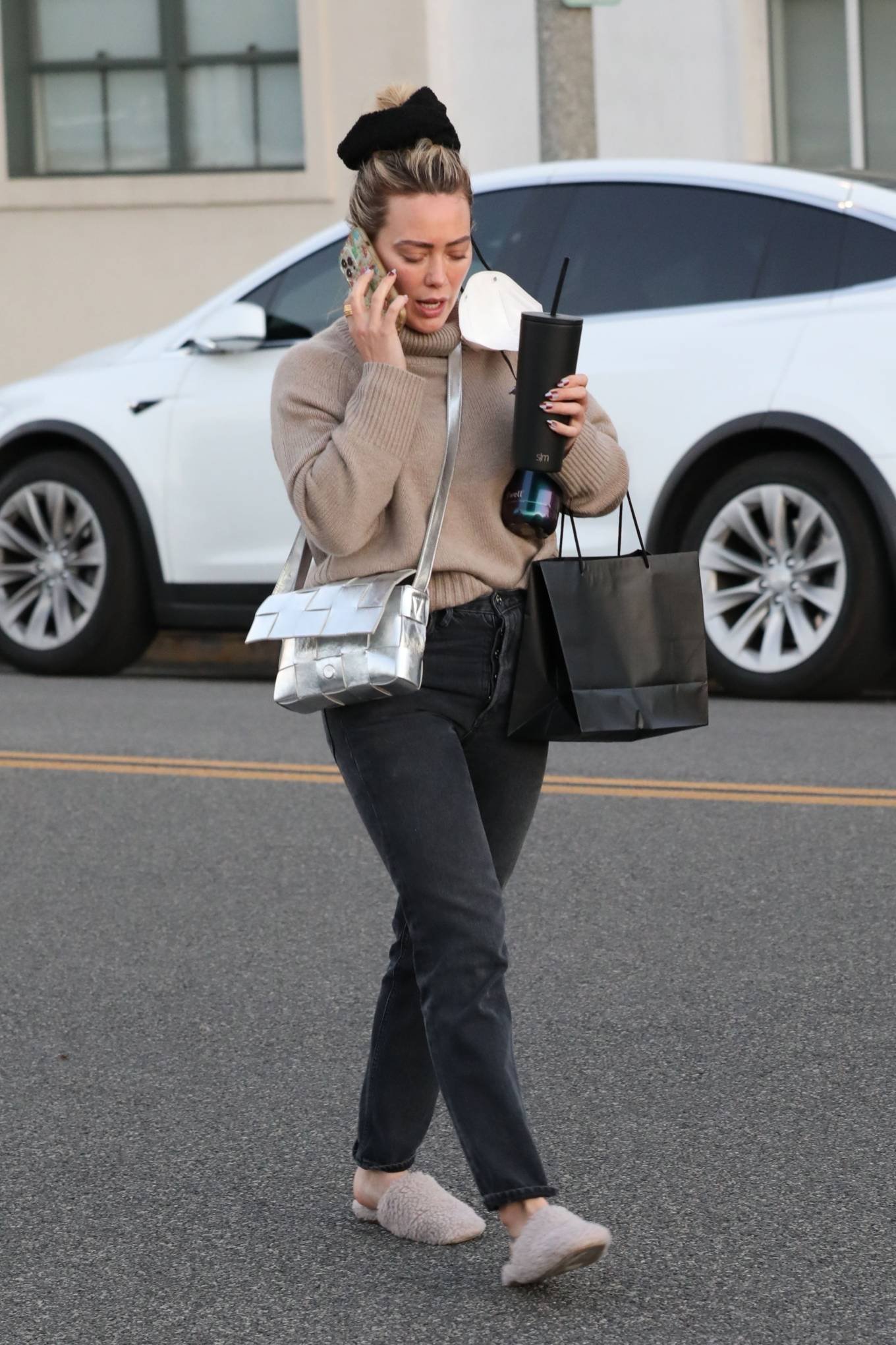 Hilary Duff - Chats on her phone while out in Beverly Hills