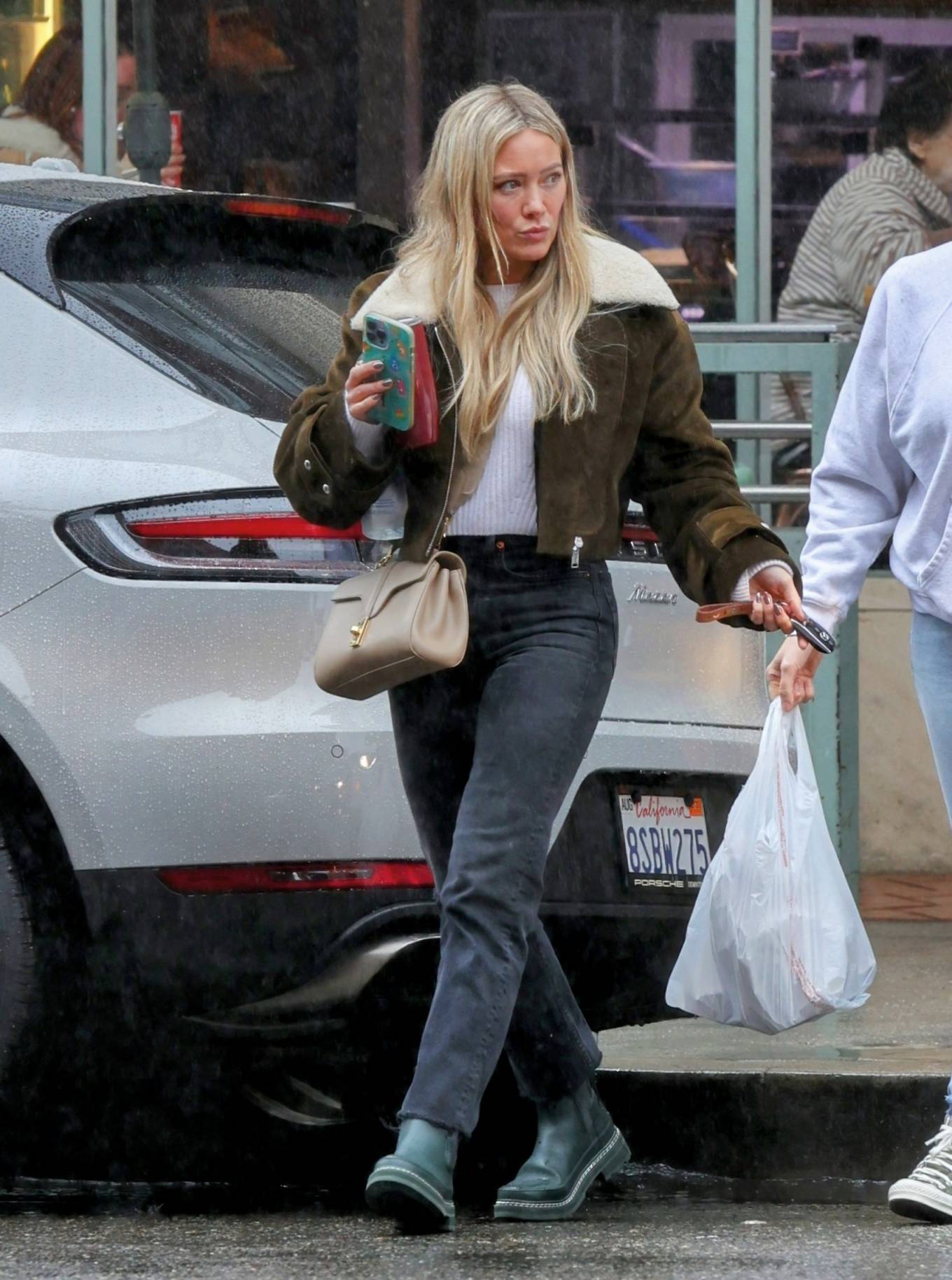 Hilary Duff - Gets lunch to-go in Beverly Hills