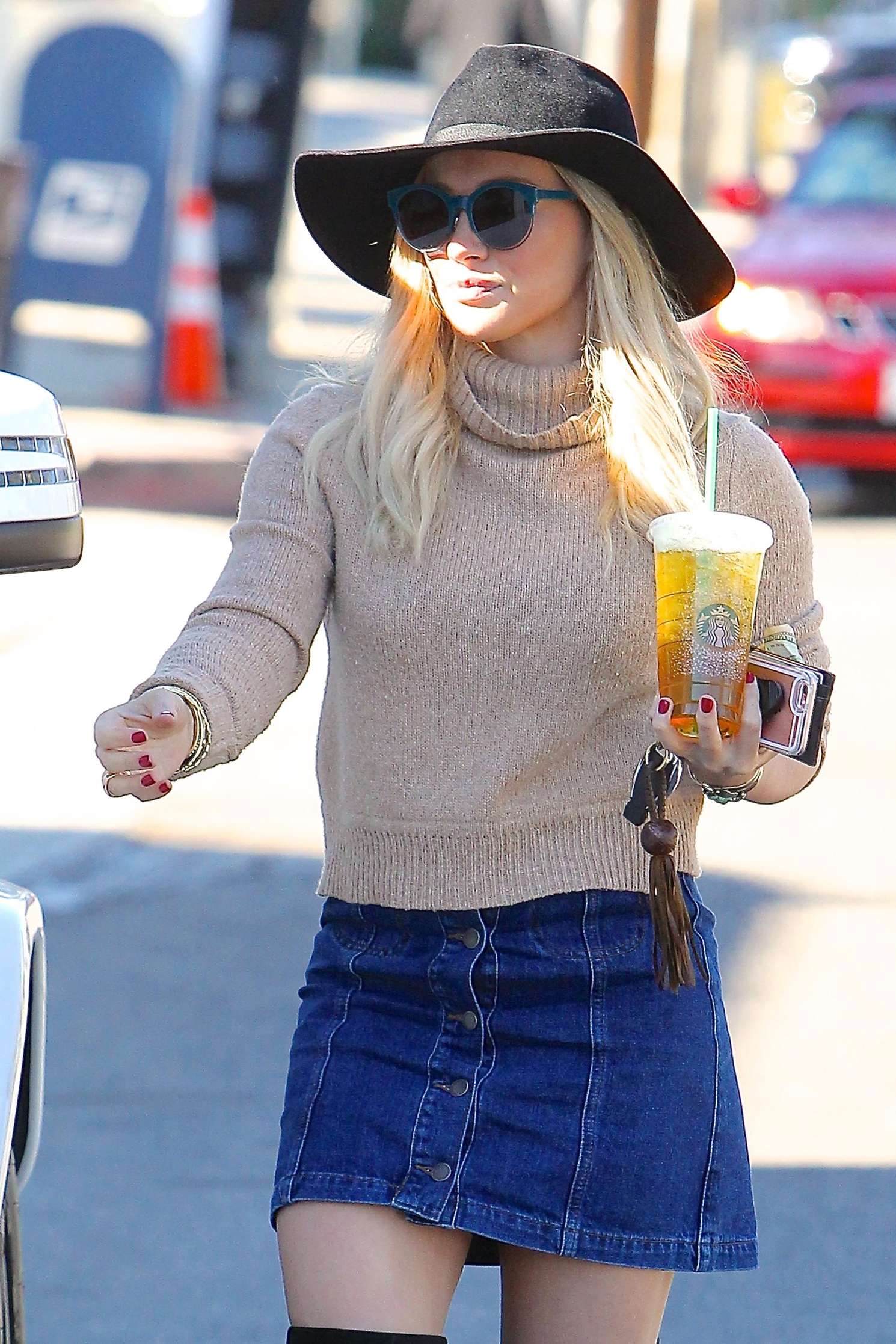 Hilary Duff 2015 : Hilary Duffin Short Jeans Skirt -12