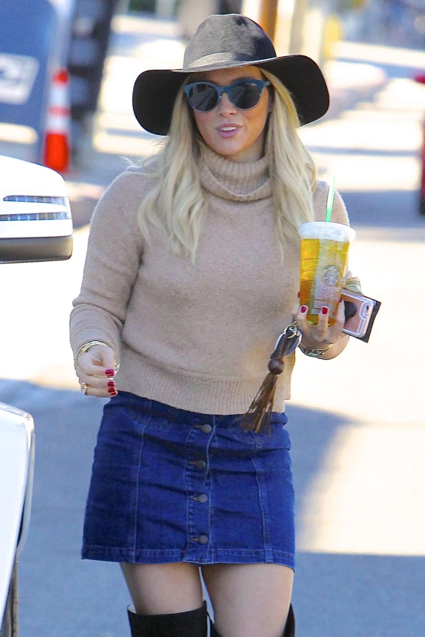 Hilary Duff 2015 : Hilary Duffin Short Jeans Skirt -15