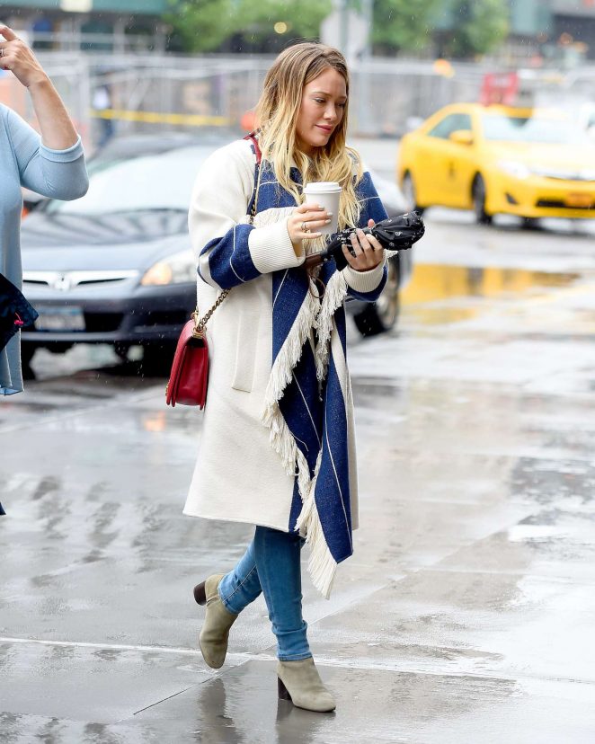 Hilary Duff - Getting coffee in NYC