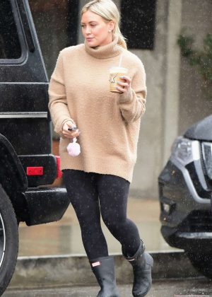 Hilary Duff - Grabs a coffee on a rainy day in Los Angeles
