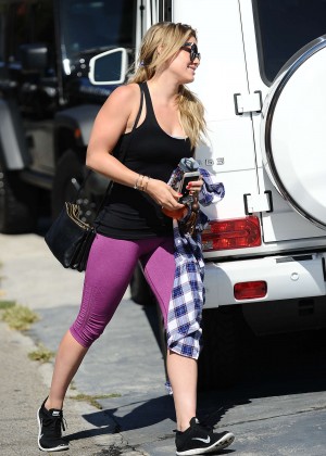 Hilary Duff in Tights Heading to the gym in West Hollywood