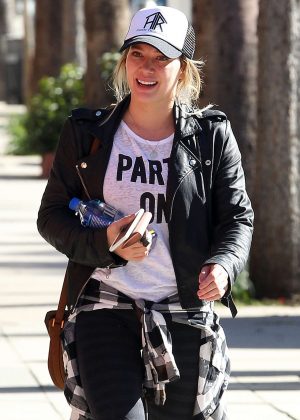 Hilary Duff - Heads to the Gym in Studio City