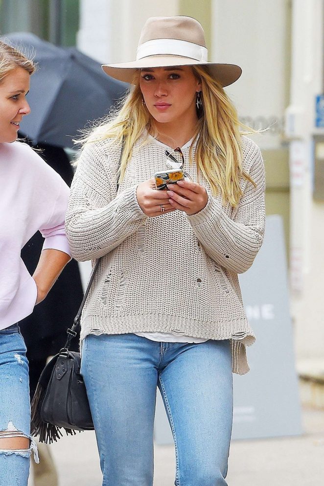 Hilary Duff in jeans grabbing lunch at Sadelle's in SoHo