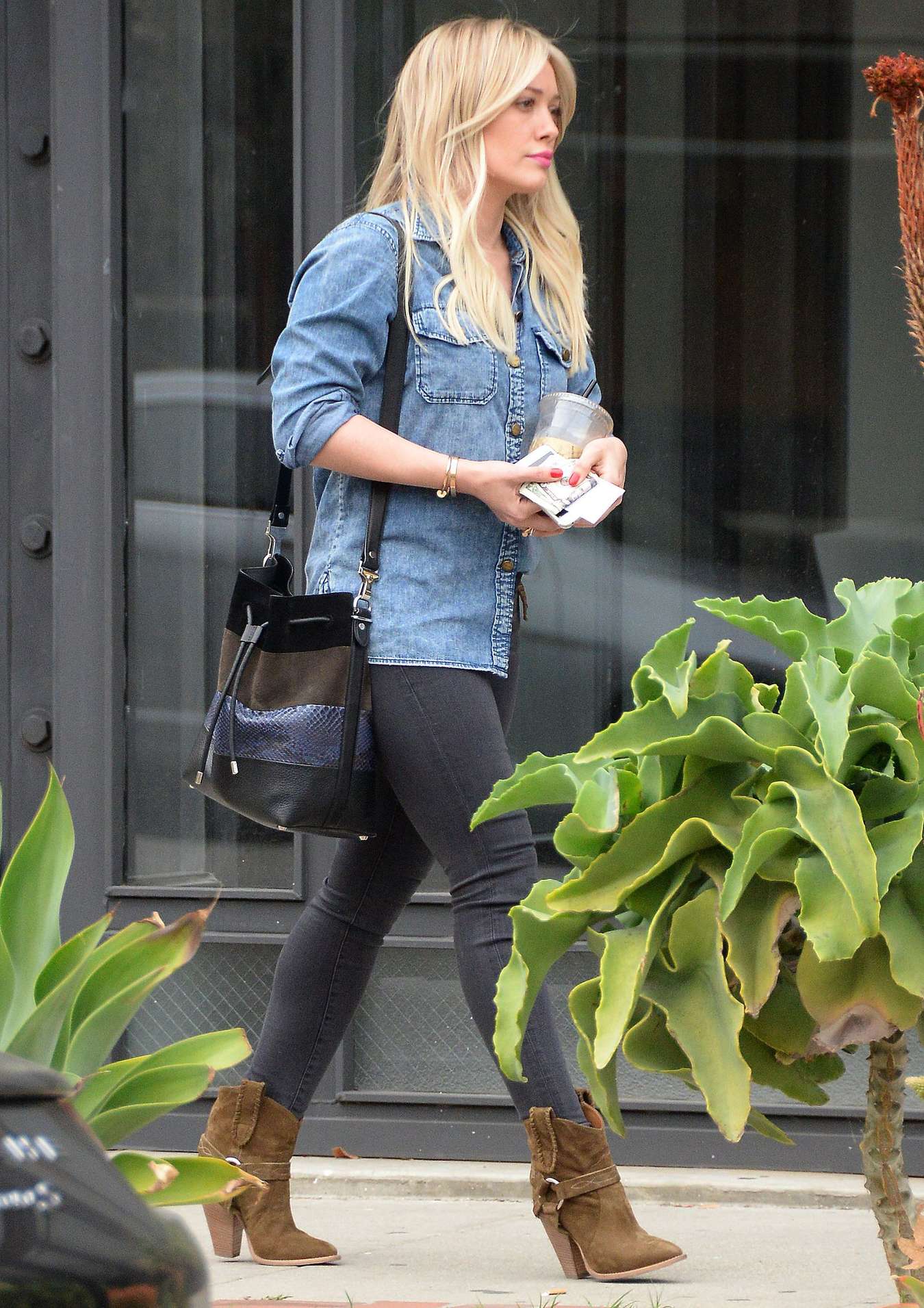 Hilary Duff 2015 : Hilary Duff in Jeans -27