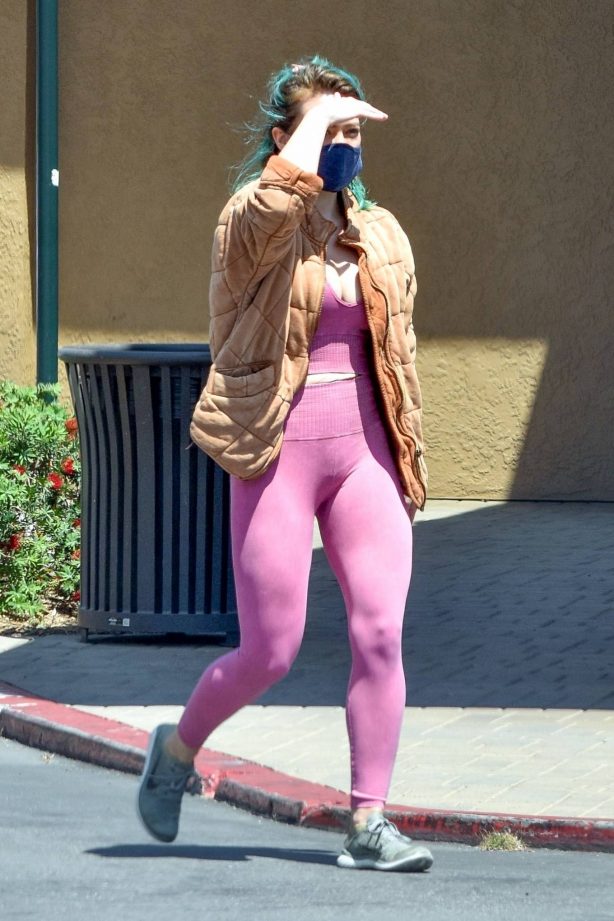 Hilary Duff in Pink Tights - Shopping at Trader Joe's in Studio City